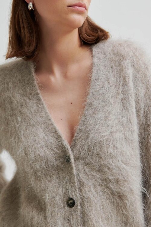 Second Female Sand Karla Strickweste