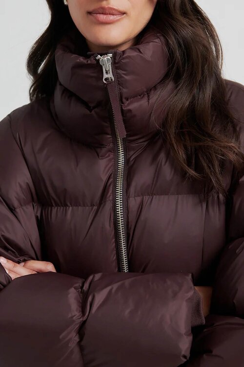 Second Female Schwarzer Riya Langer Puffer