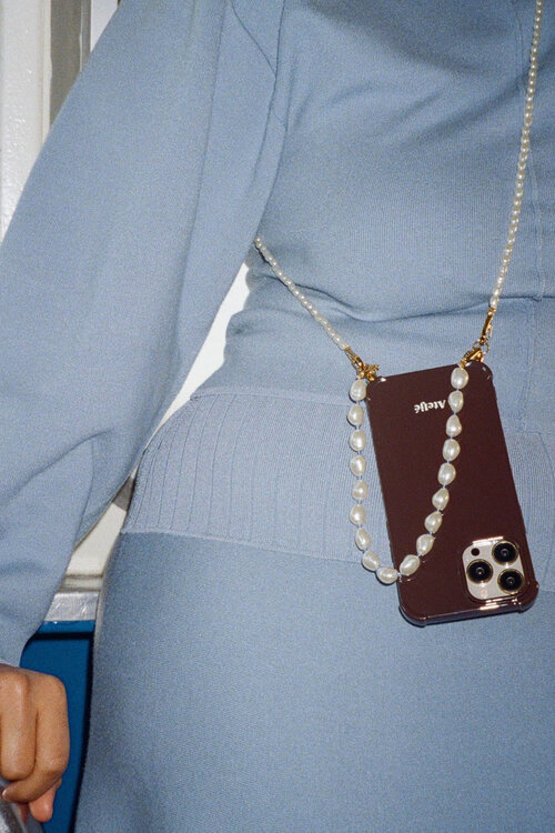 Atelje Dunkelbraune iPhone-Hülle