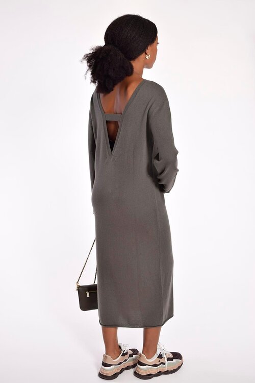 Lisa Yang Kaki Tarin Kleid