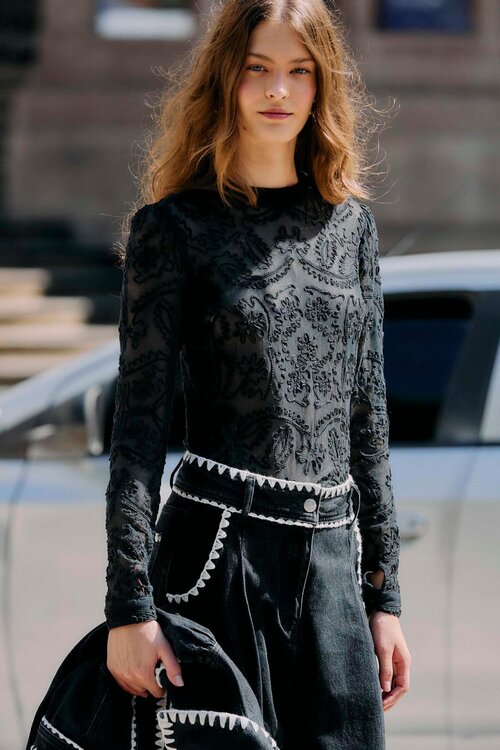 Farm Rio Schwarzes Turtleneck-Stickereihemd