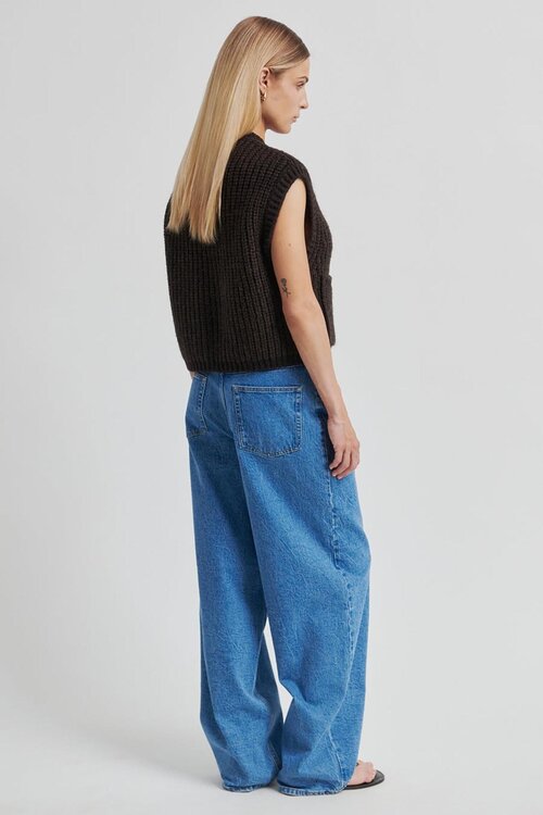 Second Female Braune Ulrikke Weste