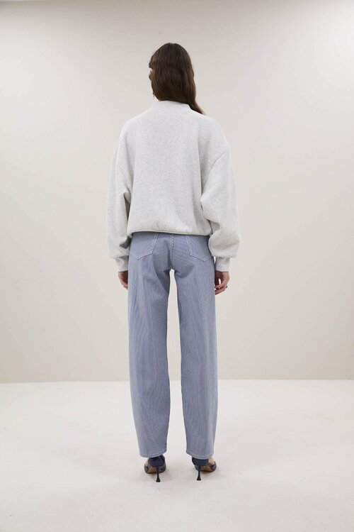 By Bar Hellgrauer Momo-Pullover