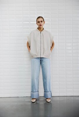 WITHBLACK Off White Weste