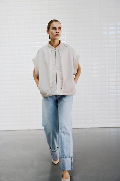 WITHBLACK Off White Weste