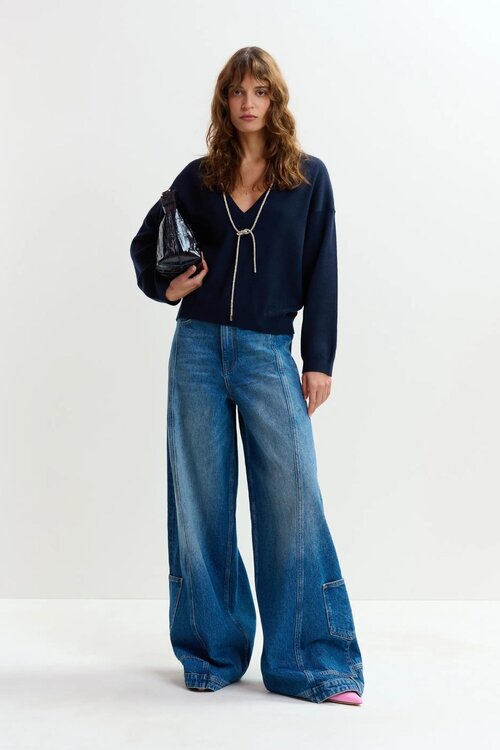 Essentiel Antwerp Dunkelblauer Pullover mit tiefem Rücken