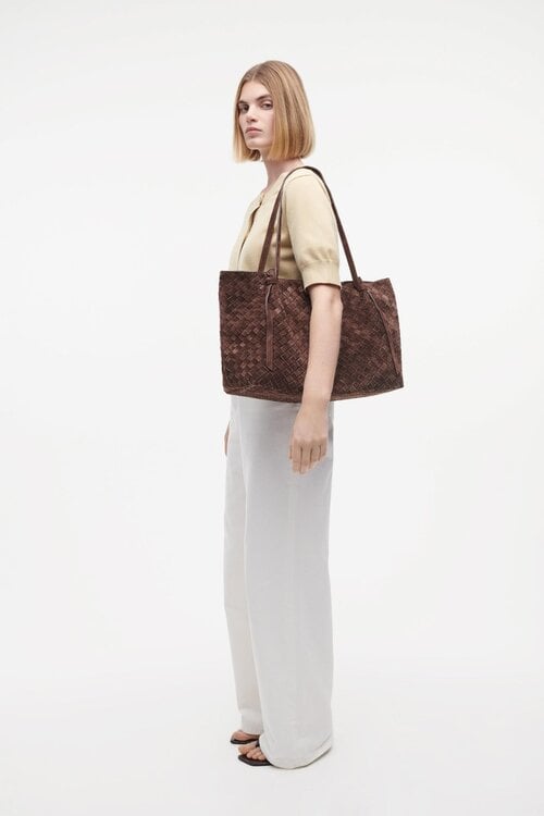 Studio AR by Arma Dunkelbraune Liandra Woven Gritty Suede Tasche