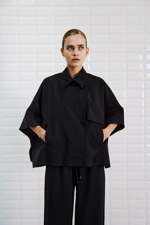 WITHBLACK Schwarzer Trench Cape