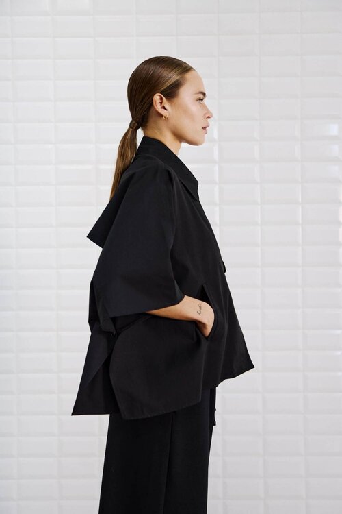 WITHBLACK Schwarzer Trench Cape