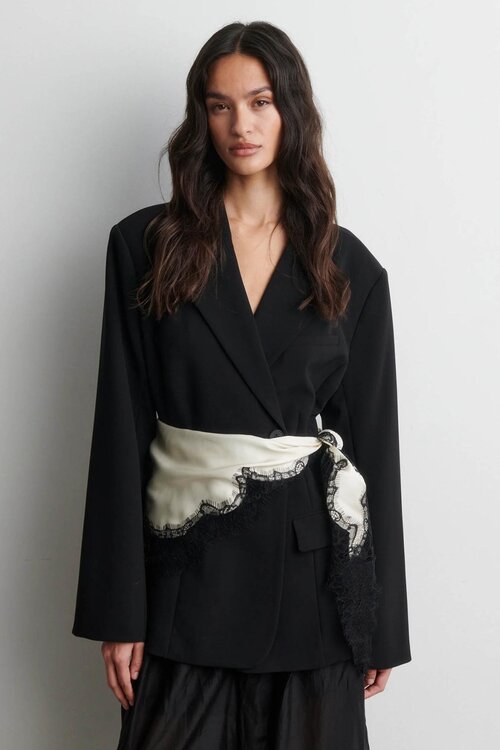 Second Female cremefarbener Lacia Kontrast-Hüftschal