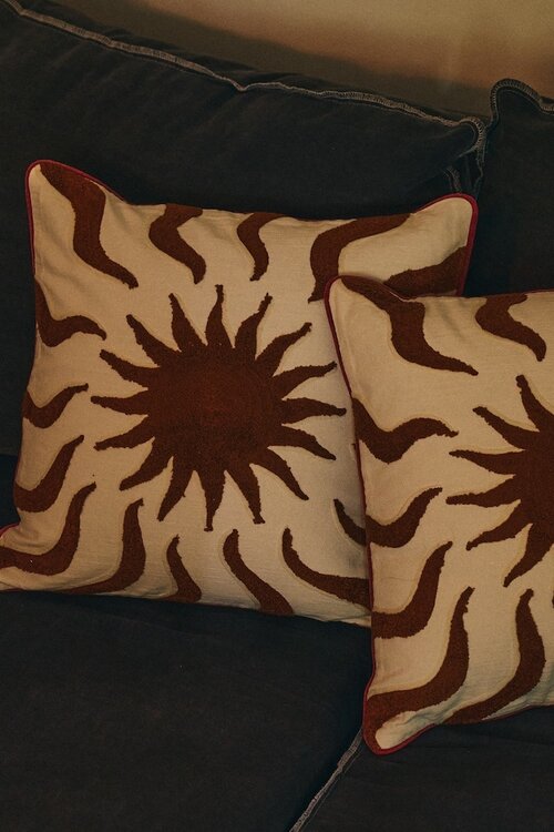 Anna & Nina Verschiedene Farben Golden Solstice Kissen