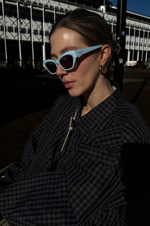 Nulá Hellblaue Sonnenbrille