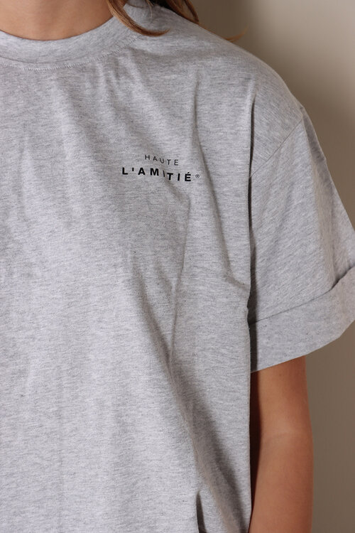 Haute L'Amitie Graues Crop-T-Shirt mit Rundhalsausschnitt