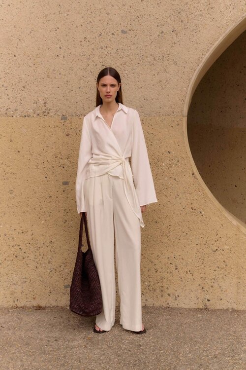Club L'avenir Off White Bluse Cedar