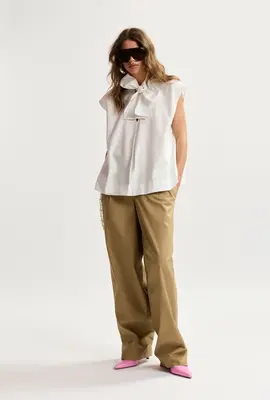 Essentiel Antwerp Off White Ärmelloses Top mit Schleifenkragen