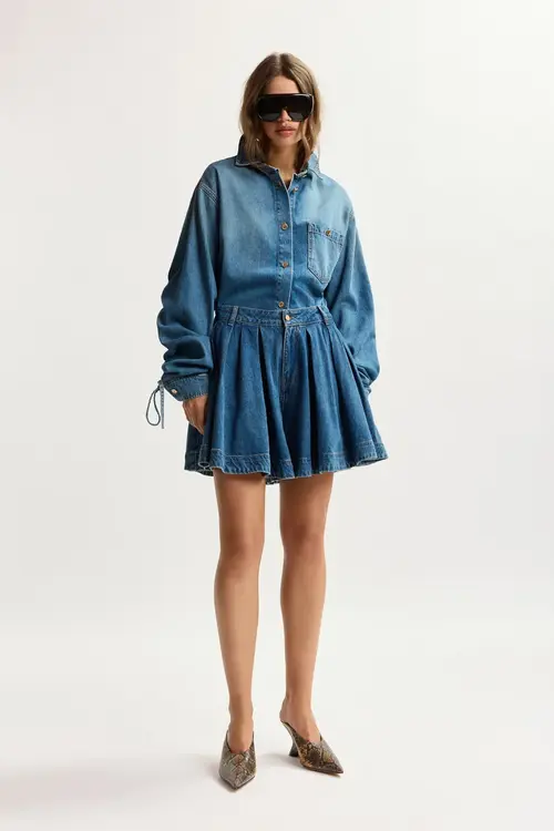 Essentiel Antwerp Blaue plissierte Jeansshorts