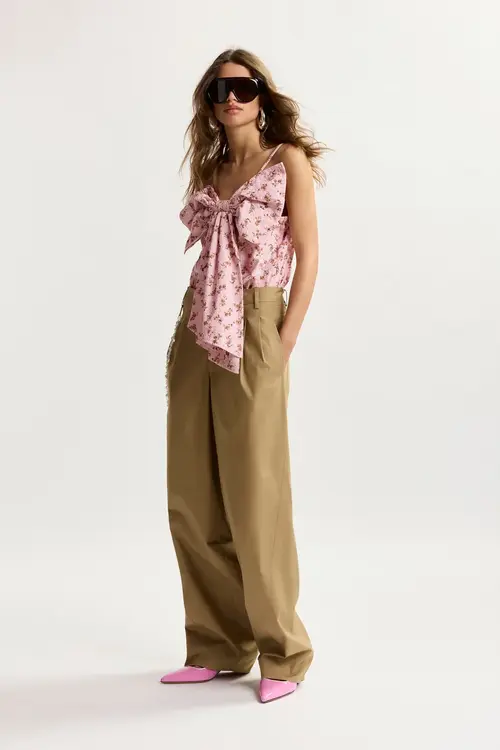Essentiel Antwerp Rosa Blumentop mit Schleife