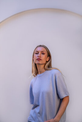 L'Ame de Julie Hellblaues Strick-T-Shirt 100% Kaschmir