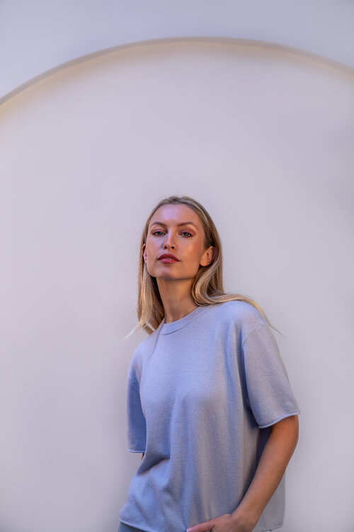 L'Ame de Julie Hellblaues Strick-T-Shirt 100% Kaschmir