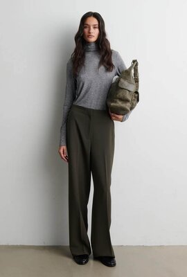Second Female Olive Fique Hose