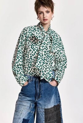 Essentiel Antwerp Bluse mit Schleifenkragen Ecru