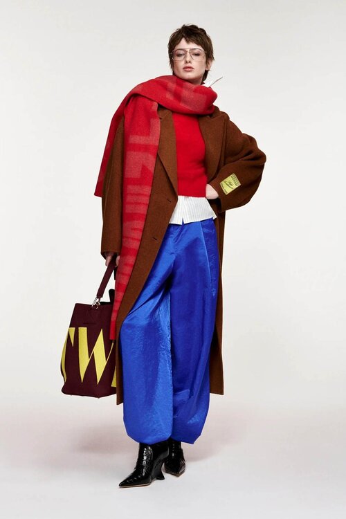 Essentiel Antwerp Schall Logo Rot
