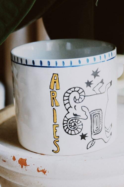 Anna & Nina Weiße Zodiac Widder Teetasse