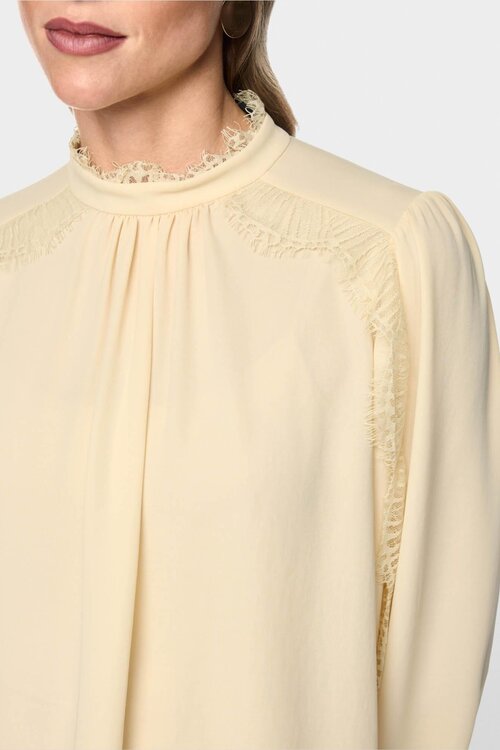 Marc Cain fließende Bluse mit Spitze wollweiß