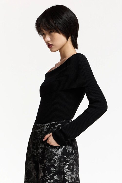 Essentiel Antwerp Pullover off shoulder Black