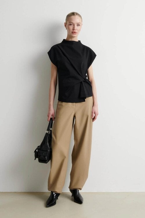 Second Female Arkai Top schwarz