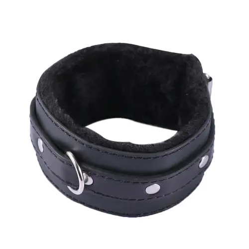 Ensemble de bondage BDSM avec menottes de cheville et menottes de main