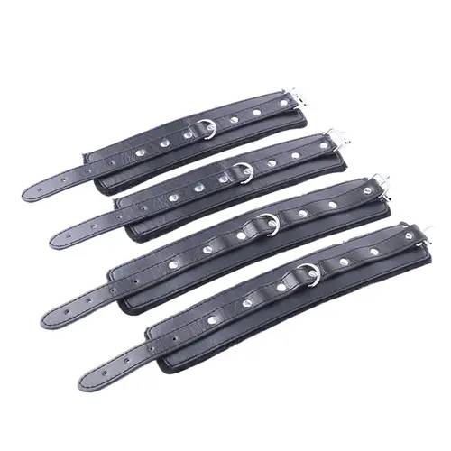 Juego de Bondage BDSM con esposas y tobilleras.