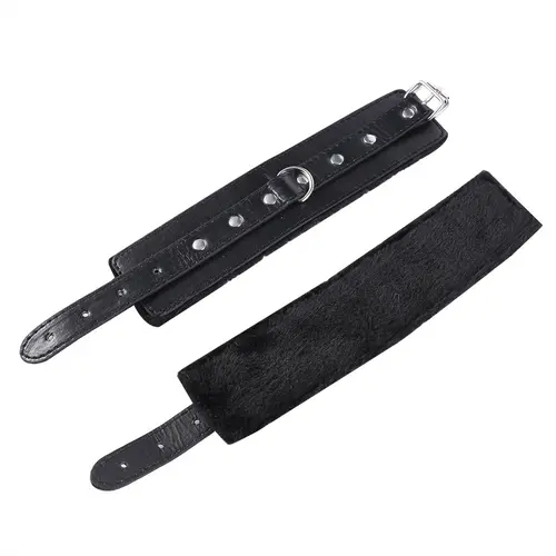 Ensemble de bondage BDSM avec menottes de cheville et menottes de main