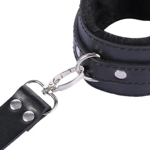 Set bondage BDSM con cavigliere e manette