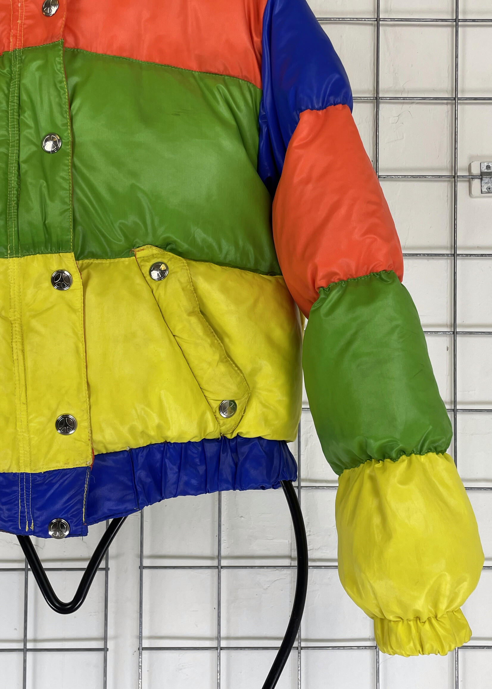 Moschino cropped multi-color puffer jacket