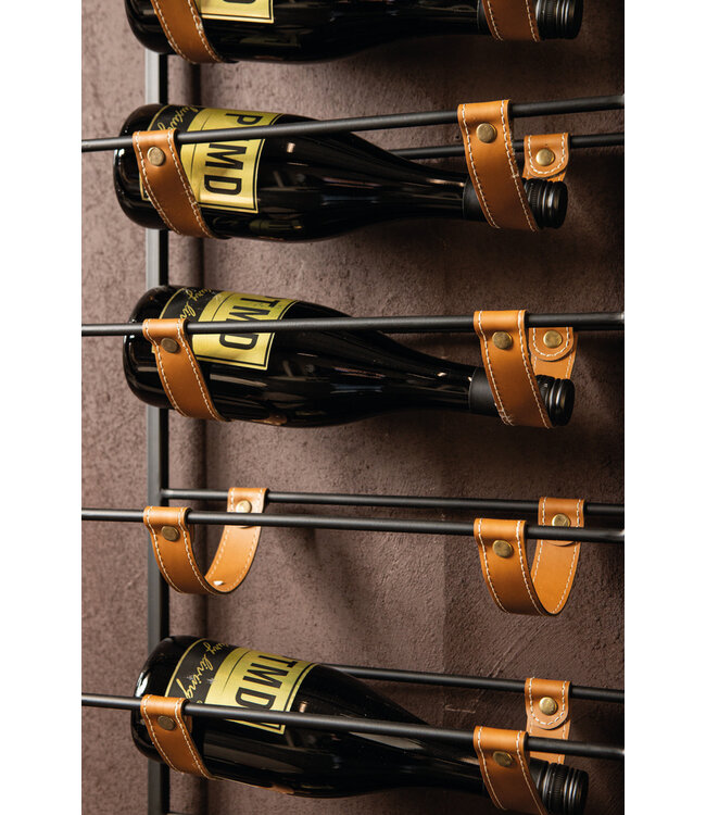 PTMD Kyrann Zwarte rechthoekige ijzeren wijnrek met leer.