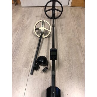 Gebruikte Metaaldetectors Occ 2: Deus V5 met 28 cm en 22 cm HF schijf en de WS-4