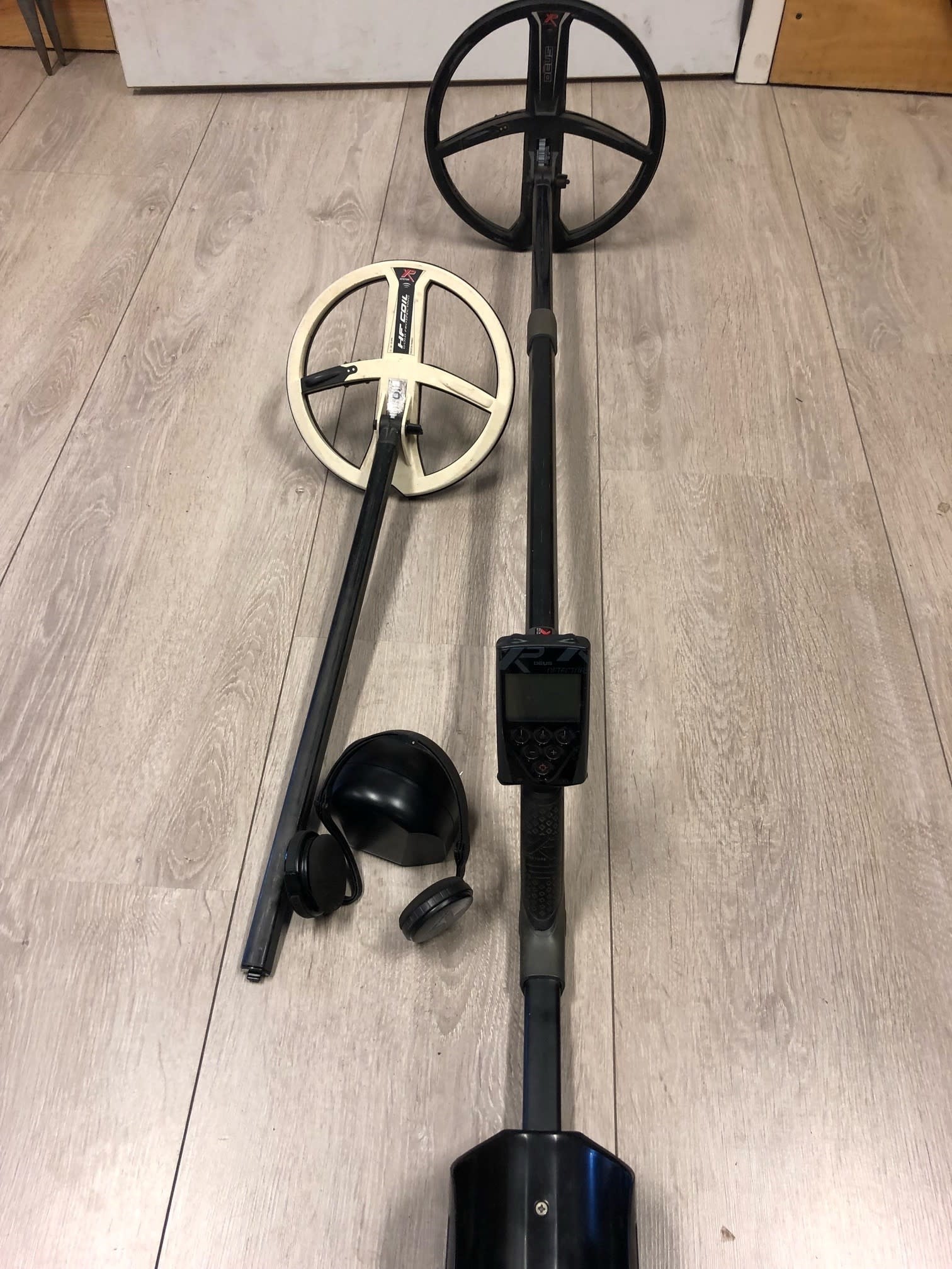 Gebruikte Metaaldetectors Occasion 2 Metaaldetector Deus V5 met 28 cm en 22 cm HF schijf en de WS-4