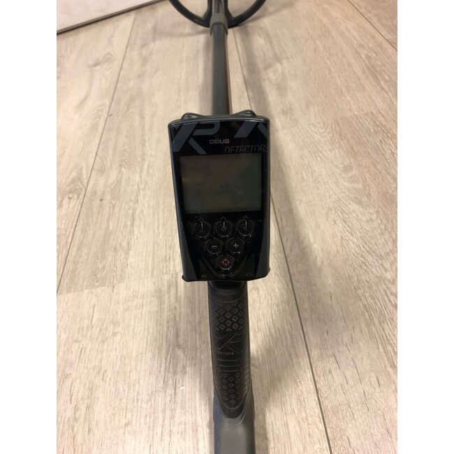 Gebruikte Metaaldetectors Occasion 2 Metaaldetector Deus V5 met 28 cm en 22 cm HF schijf en de WS-4