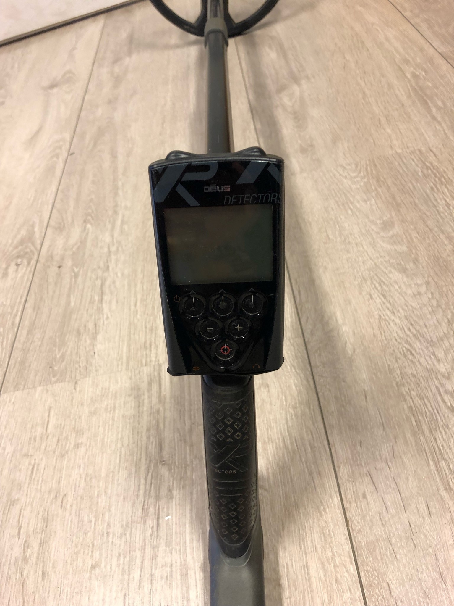 Gebruikte Metaaldetectors Occasion 2 Metaaldetector Deus V5 met 28 cm en 22 cm HF schijf en de WS-4