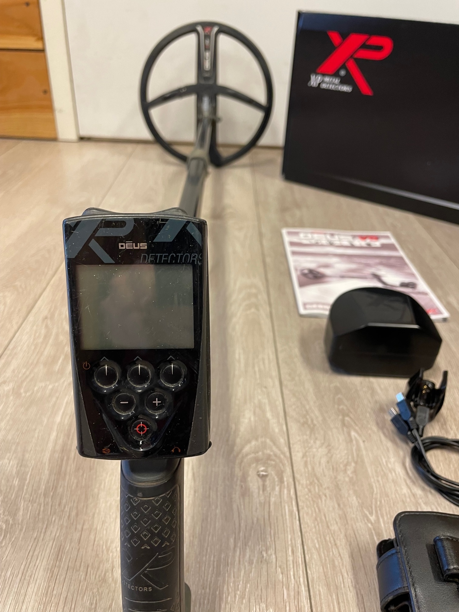 Gebruikte Metaaldetectors Occasion 1 Metaaldetector XP Deus 28cm X35 zoekschijf en WS-4 Hoofdtelefoon