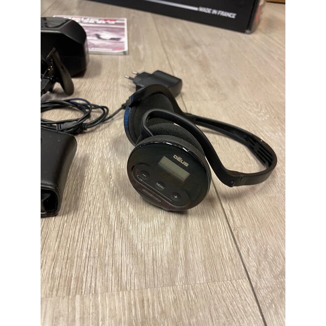 Gebruikte Metaaldetectors Occasion 1 Metaaldetector XP Deus 28cm X35 zoekschijf en WS-4 Hoofdtelefoon