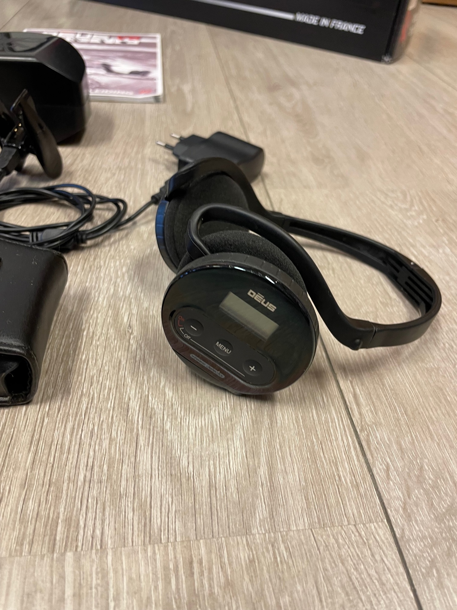 Gebruikte Metaaldetectors Occasion 1 Metaaldetector XP Deus 28cm X35 zoekschijf en WS-4 Hoofdtelefoon