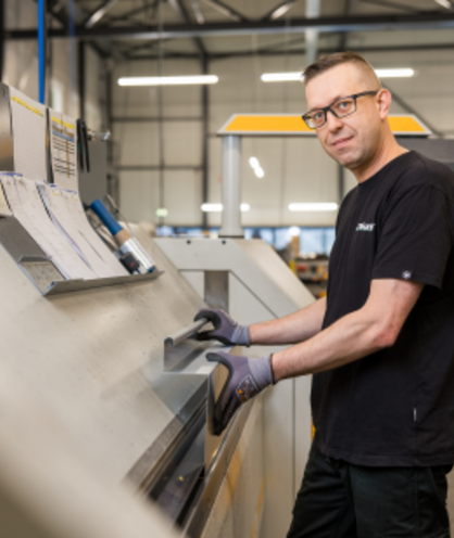 Solutions sur mesure efficaces avec les plieuses Schechtl et le service de JÖRG Machines