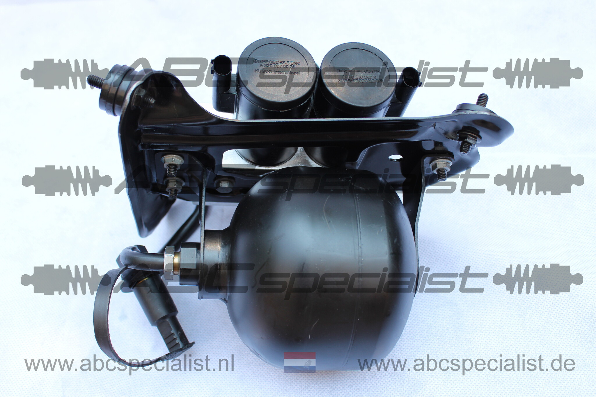 MERCEDES BENZ S-Class W220 ABC valve block A2203200358 & pressure accumulator complete front