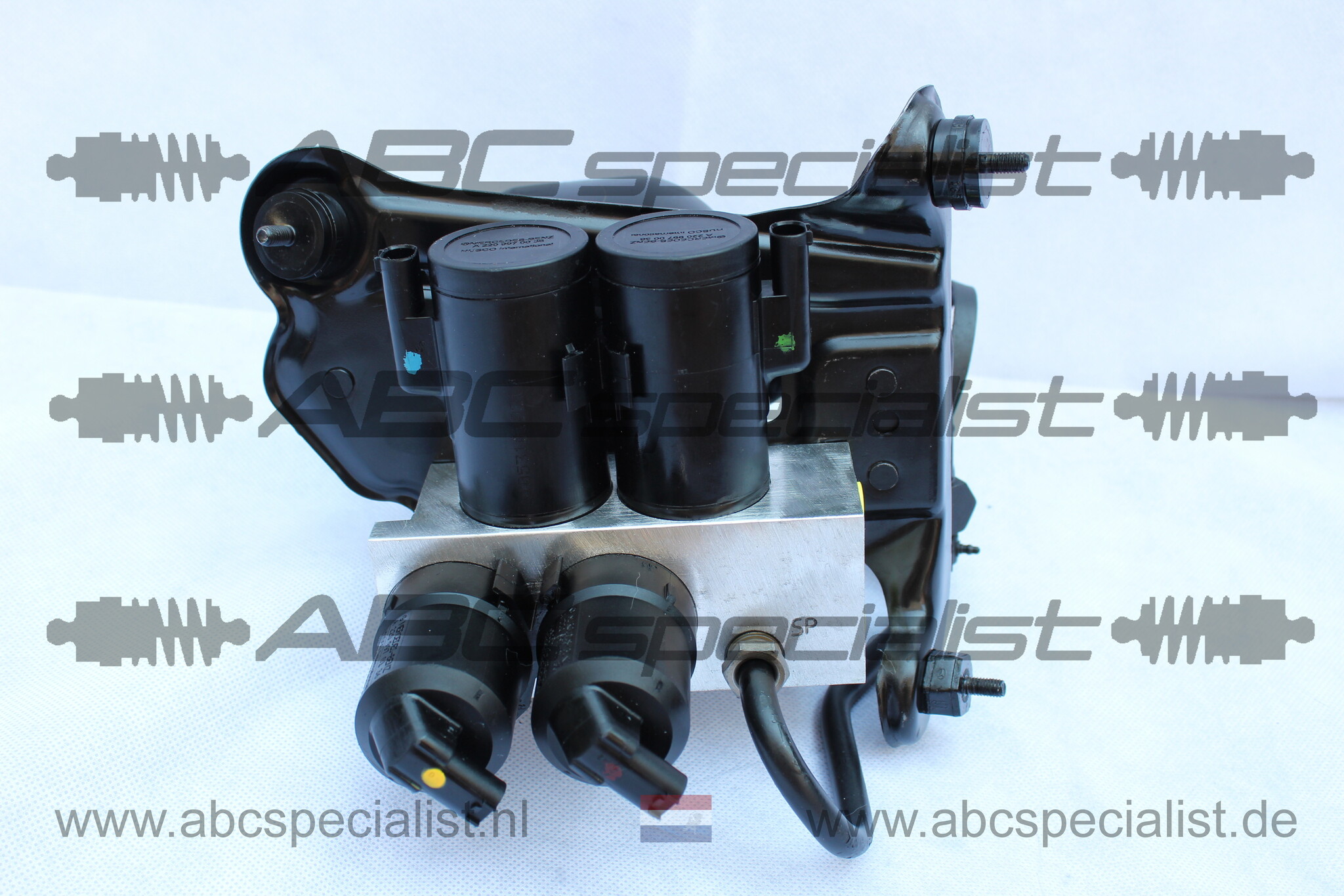 MERCEDES-BENZ Mercedes SL-Class R230 ABC valve block & pressure accumulator front A2203200358 A2203280031