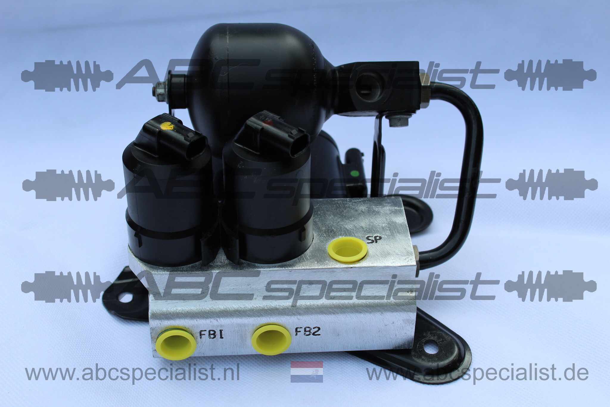 MERCEDES-BENZ Mercedes S-Klasse W220 ABC Ventil block & Druckspeicher Komplett Hinten A2203200358 A2203280031