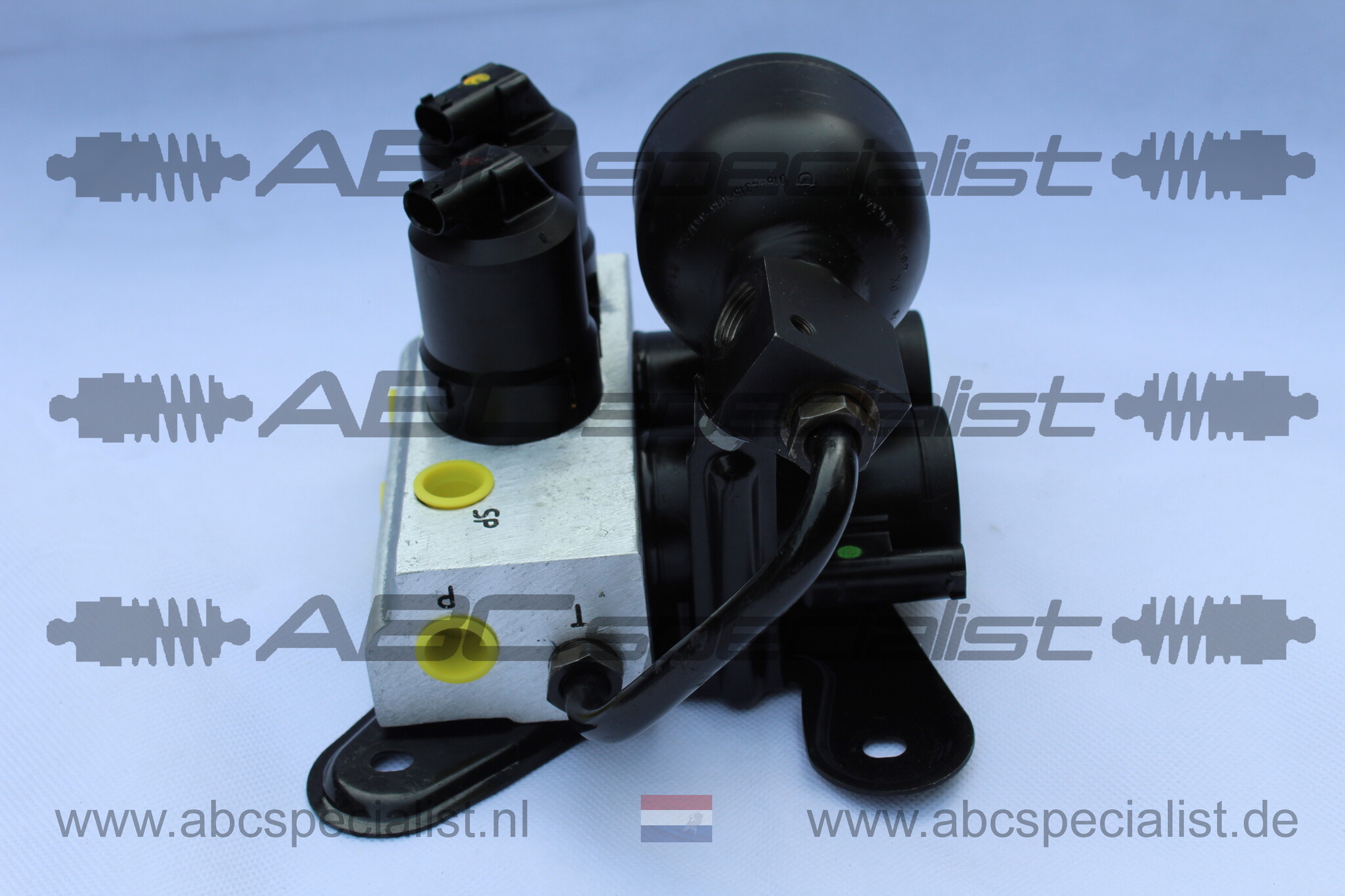 MERCEDES-BENZ Mercedes S-Klasse W220 ABC ventiel blok & drukaccumulator compleet achterzijde A2203200358 A2203280031