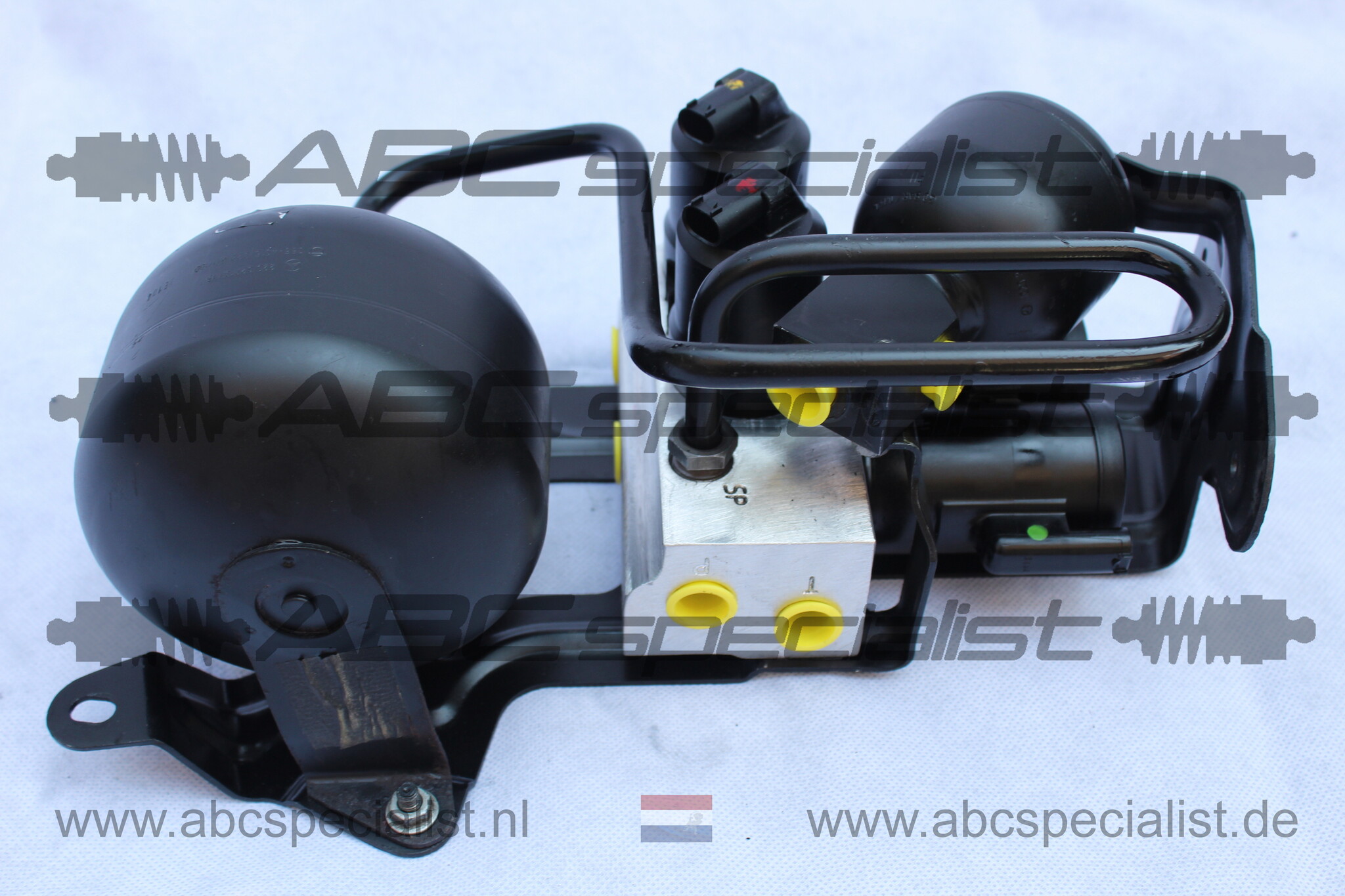 MERCEDES-BENZ Mercedes SL-Klasse R230 ABC ventiel blok & drukaccumulator compleet achterzijde A2203200358 A2203280031