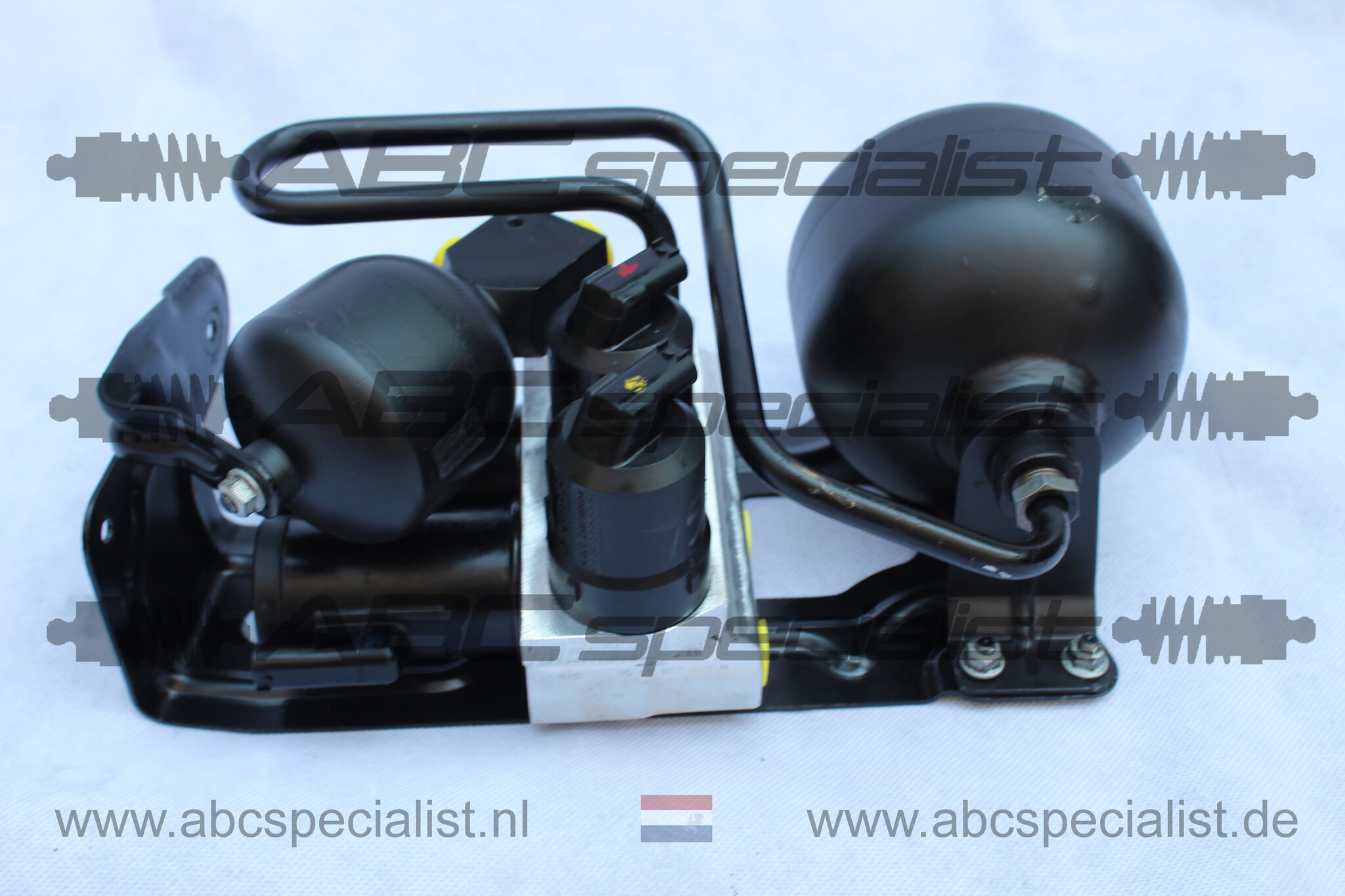 MERCEDES-BENZ Mercedes SL-Class R230 ABC Complete Valve Block with front & rear pressure accumulators A2203200358 A2203280031